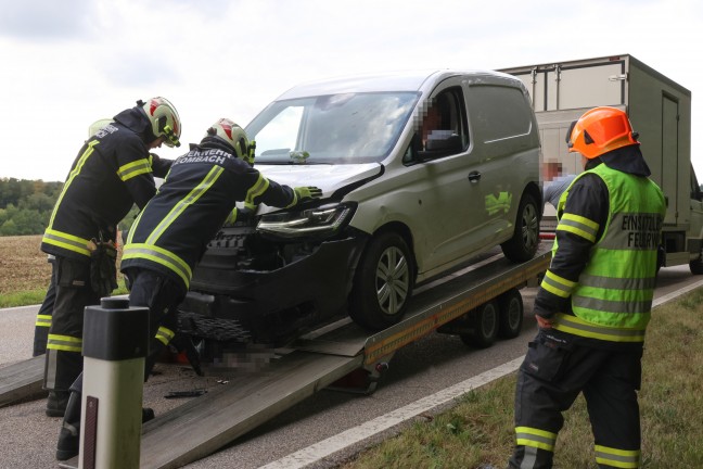 	Waldrand gestreift: Kleintransporter bei Sipbachzell von Fahrbahn abgekommen