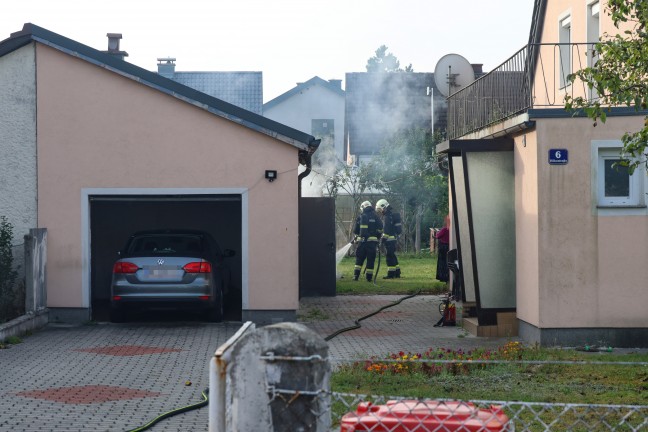 	Müll verbrannt: Feuerwehr und Polizei in Wels-Schafwiesen im Einsatz