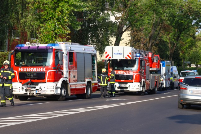 	Tödliche Brandverletzungen: Einsatzkräfte nach Brand in einer Wohnung in Wels-Lichtenegg im Einsatz