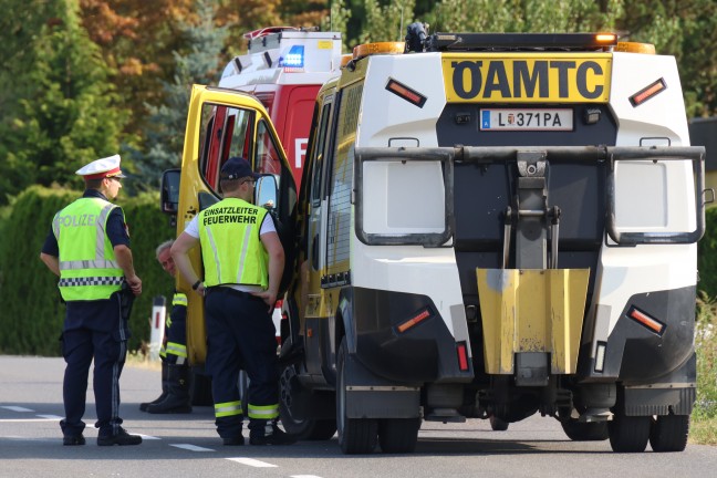 	Lenkerin verletzt: Auto auf Bahnübergang in Fraham mit Lokalbahn kollidiert