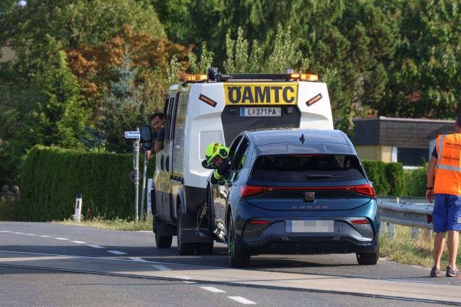 	Lenkerin verletzt: Auto auf Bahnübergang in Fraham mit Lokalbahn kollidiert