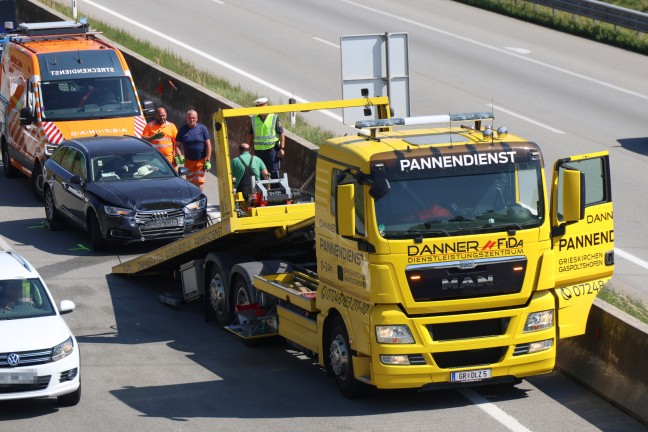 	Einsatzkräfte zu schwerem Verkehrsunfall auf Innkreisautobahn bei Peterskirchen alarmiert