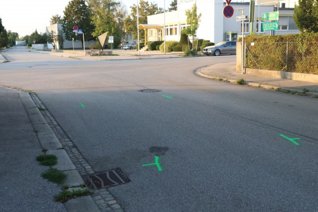 	Schwer verletzt: Rollstuhlfahrerin bei Verkehrsunfall in Wels-Pernau von LKW erfasst