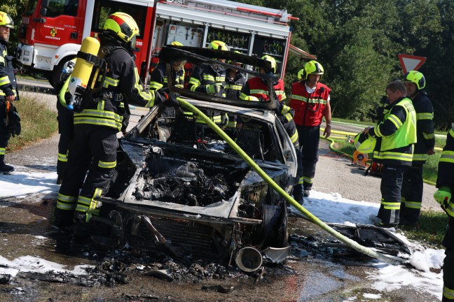 	Auto in Gunskirchen in Flammen aufgegangen