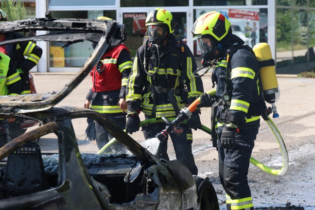 	Auto in Gunskirchen in Flammen aufgegangen