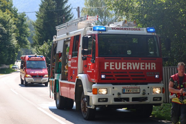 	Brand eines Wochenendhauses: Vier Feuerwehren bei Löscharbeiten in Hinterstoder im Einsatz