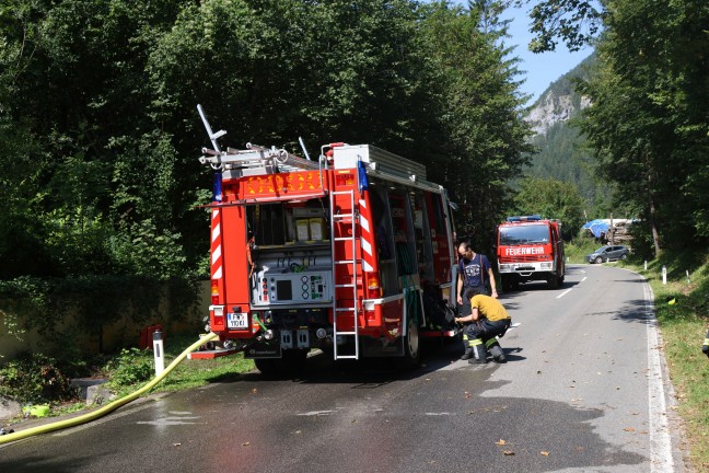 	Brand eines Wochenendhauses: Vier Feuerwehren bei Löscharbeiten in Hinterstoder im Einsatz