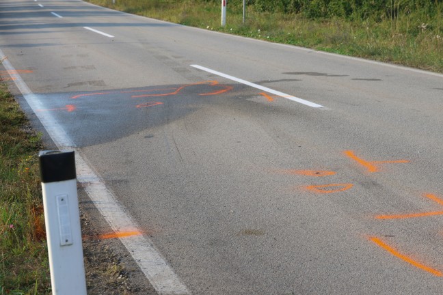 	Unter LKW eingeklemmt: E-Scooter-Lenker (14) bei Unfall auf Kreuzung in Regau schwer verletzt