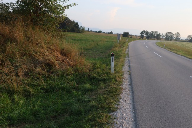 	Autolenkerin bei Fischlham mit PKW von Straße abgekommen und verunfallt