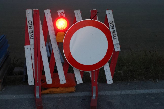 	Brückenbaustelle übersehen: Verkehrsunfall auf Innviertler Straße bei Taufkirchen an der Trattnach