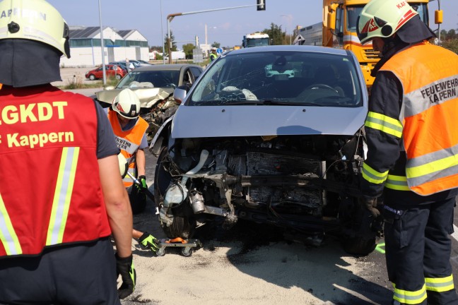 	Kreuzungscrash zwischen zwei PKW auf Wiener Straße in Marchtrenk