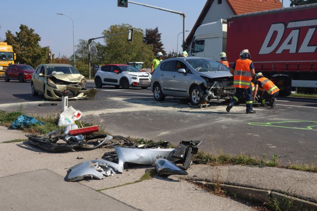 	Kreuzungscrash zwischen zwei PKW auf Wiener Straße in Marchtrenk