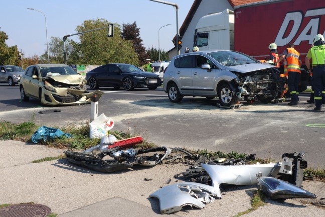 	Kreuzungscrash zwischen zwei PKW auf Wiener Straße in Marchtrenk