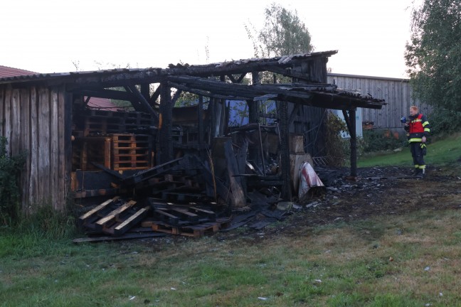 	Neun Feuerwehren bei Brand in einem Lagerschuppen samt Werkstätte in Kopfing im Innkreis im Einsatz