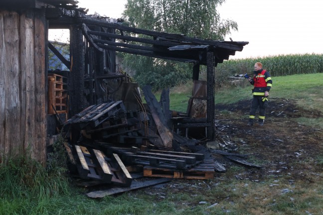 	Neun Feuerwehren bei Brand in einem Lagerschuppen samt Werkstätte in Kopfing im Innkreis im Einsatz