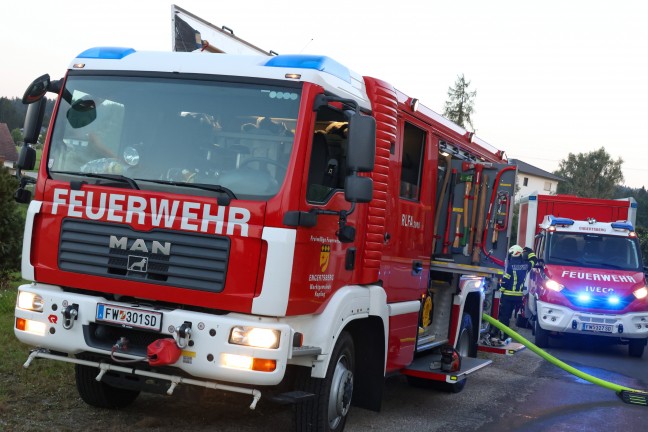 	Neun Feuerwehren bei Brand in einem Lagerschuppen samt Werkstätte in Kopfing im Innkreis im Einsatz