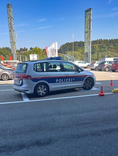 	Ausschlag statt Anschlag: Kurzzeitiger Polizei-Großeinsatz in einem Einkaufszentrum in Vöcklabruck