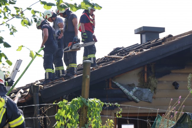 	Brand einer Gartenhütte in Bad Wimsbach-Neydharting sorgte für Einsatz zweier Feuerwehren