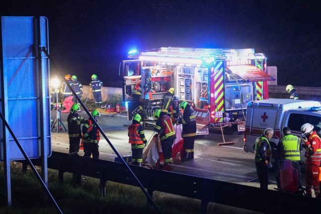 	Geisterfahrerunfall: Autolenker (19) bei Frontalcrash auf Westautobahn in Vorchdorf tödlich verletzt