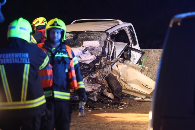 	Geisterfahrerunfall: Autolenker (19) bei Frontalcrash auf Westautobahn in Vorchdorf tödlich verletzt