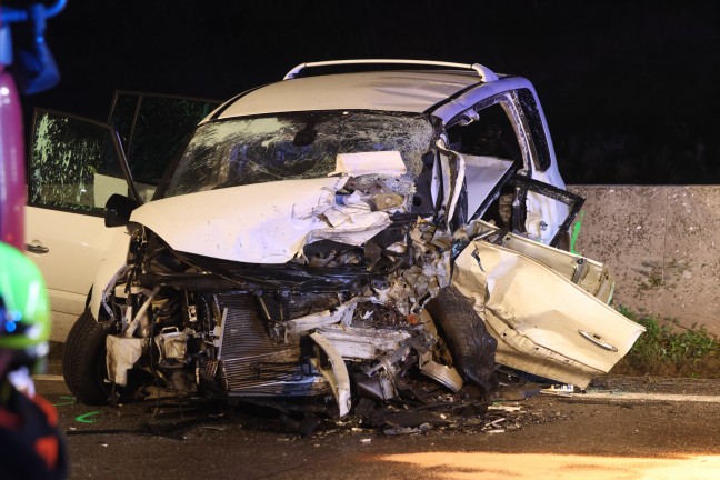 	Geisterfahrerunfall: Autolenker (19) bei Frontalcrash auf Westautobahn in Vorchdorf tödlich verletzt