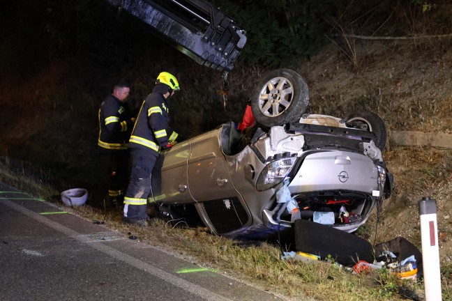 	Schwerer Verkehrsunfall mit Autoüberschlag auf Steyrer Straße bei Dietach forderte zwei Verletzte