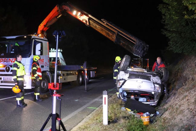 	Schwerer Verkehrsunfall mit Autoüberschlag auf Steyrer Straße bei Dietach forderte zwei Verletzte