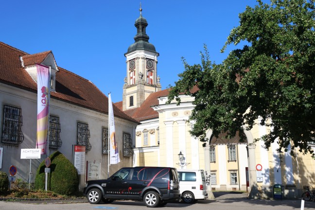 	Bombendrohung gegen Stift in St. Florian: Polizeieinsatz nach Drohung im Literaturgarten-Gästebuch