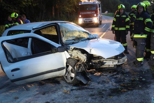 	Schwer verletzt: Auto bei Verkehrsunfall in Vorderstoder gegen Brückengeländer gekracht