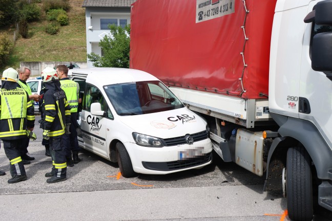 	Kollision zwischen LKW und PKW auf Steyrtalstraße bei Waldneukirchen fordert einen Verletzten