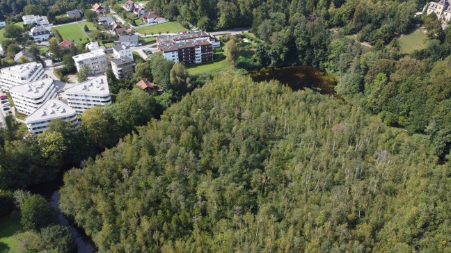 	Einsatzkräfte der Feuerwehr zu Personenrettung am Krottensee in Gmunden alarmiert