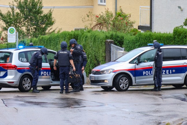 	360 Schulkinder evakuiert: Polizeieinsatz nach Bombendrohung gegen Schule in Linz-Urfahr