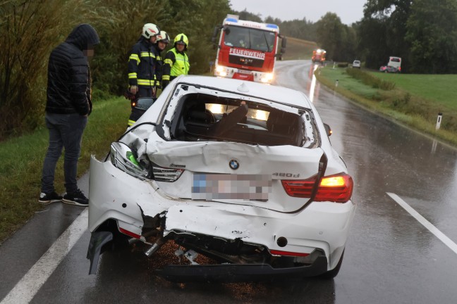 	Auffahrunfall: Reisebus kracht auf Innviertler Straße bei Kallham gegen Heck eines PKW