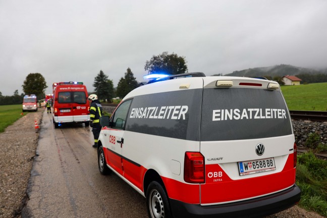 	Bergung eines Autobusses: Schienenersatzverkehr in Lengau von Straße abgekommen