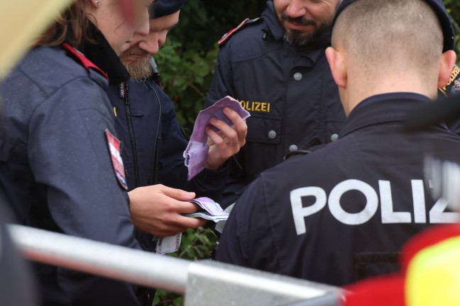 	Kurioser Einsatz: Feuerwehr fischte in Wels-Vogelweide bündelweise Geldscheine aus dem Hochwasser