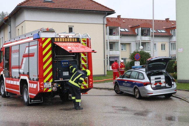 	Vier Feuerwehren im Einsatz: Kleinerer Brand in der Küche einer Wohnung in Schlüßlberg