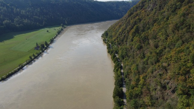 	Personenrettung: Lenkerin eines E-Bikes bei Sturz in Haibach ob der Donau schwer verletzt