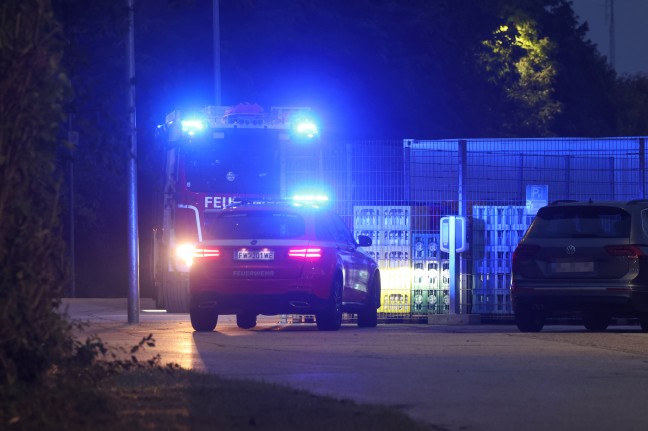 	Einsatzkräfte der Feuerwehr nach gemeldetem Gasgeruch bei Unternehmen in Wels-Pernau im Einsatz