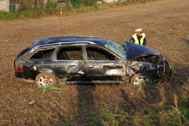 	Fünfmal überschlagen: Auto bei schwerem Verkehrsunfall in Gunskirchen von Straße abgekommen