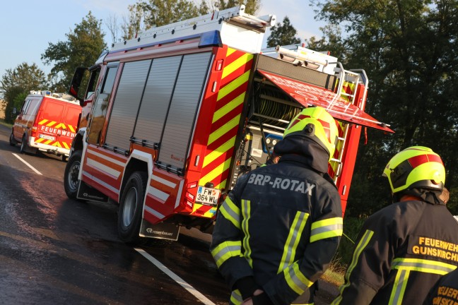 	Fünfmal überschlagen: Auto bei schwerem Verkehrsunfall in Gunskirchen von Straße abgekommen