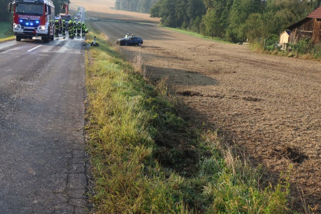 	Fünfmal überschlagen: Auto bei schwerem Verkehrsunfall in Gunskirchen von Straße abgekommen