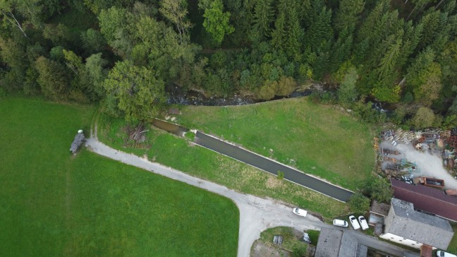 	Personenrettung: Kleinkind (2) bei Neukirchen am Walde in unterirdischen Wasserkanal des Leitenbachs gezogen