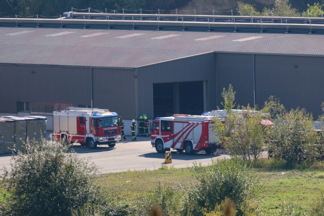 	Fünf Feuerwehren bei Brand in einem Ziegelwerk in Krenglbach im Einsatz