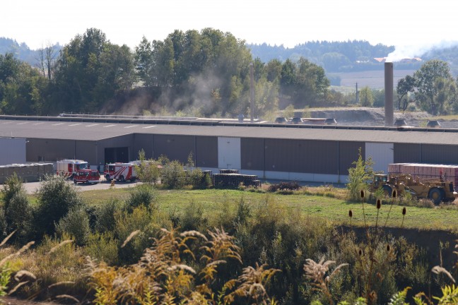 	Fünf Feuerwehren bei Brand in einem Ziegelwerk in Krenglbach im Einsatz