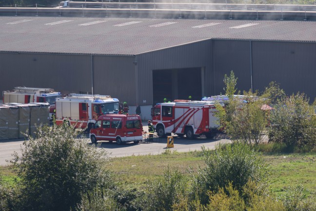 	Fünf Feuerwehren bei Brand in einem Ziegelwerk in Krenglbach im Einsatz