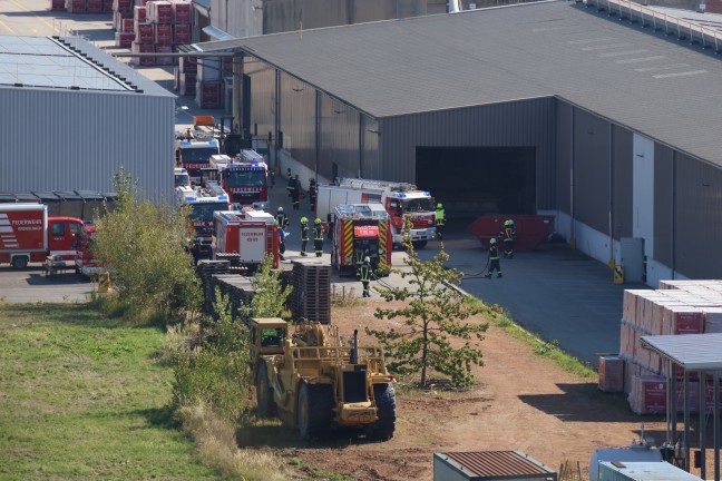 	Fünf Feuerwehren bei Brand in einem Ziegelwerk in Krenglbach im Einsatz