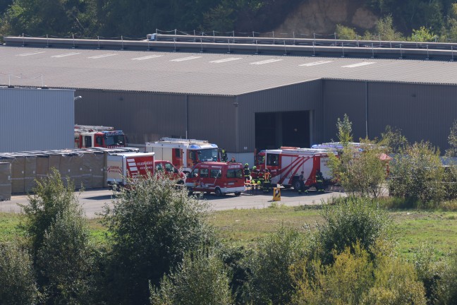 	Fünf Feuerwehren bei Brand in einem Ziegelwerk in Krenglbach im Einsatz