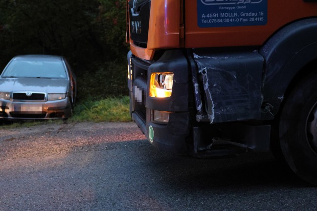 	Schwere Kollision zwischen PKW und LKW in Molln fordert eine verletzte Person