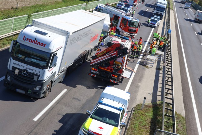 	Schwerst eingeklemmt: LKW-Lenker bei Auffahrunfall auf Welser Autobahn in Marchtrenk schwer verletzt