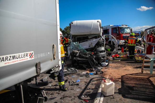 	Schwerst eingeklemmt: LKW-Lenker bei Auffahrunfall auf Welser Autobahn in Marchtrenk schwer verletzt